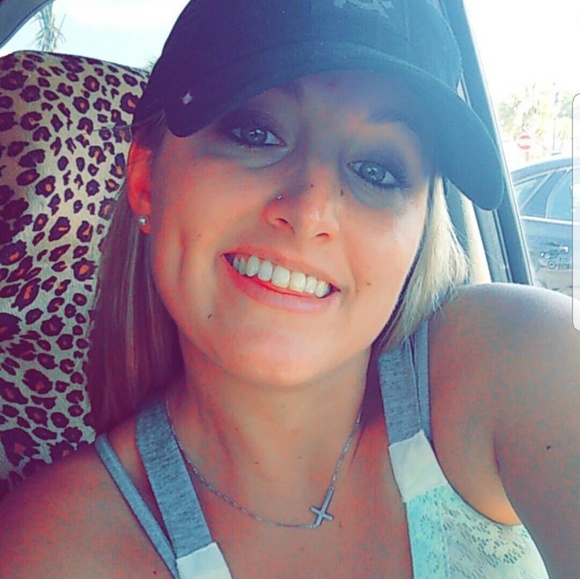 Meet your Posher Lindsey - Picture 1 of 1